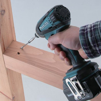 Аккумуляторный ударный гайковерт (импакт) Makita LXT DTD134RFJ