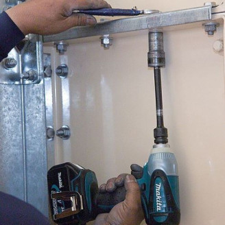 Аккумуляторный ударный гайковерт (импакт) Makita LXT DTW251RME
