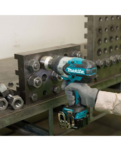 Аккумуляторный ударный гайковерт MAKITA LXT DTW1002RTJ  - фото 6