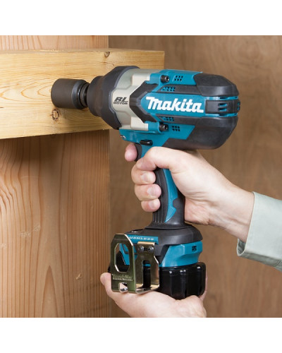 Аккумуляторный ударный гайковерт MAKITA LXT DTW1002RTJ  - фото 7