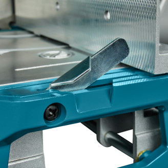 Торцевая пила с протяжкой и подсветкой Makita LS1110F