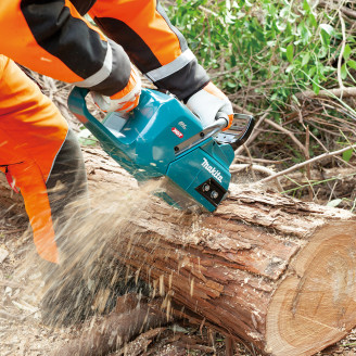 Аккумуляторная цепная пила Makita XGT 40 V MAX UC012GT101