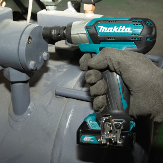 Аккумуляторный ударный гайкокрут MAKITA CXT TW141DZ (каркас)
