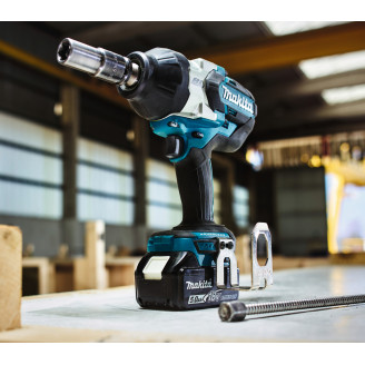 Аккумуляторный ударный гайковерт с удлиненным хвостовиком LXT Makita DTW1005Z (каркас)
