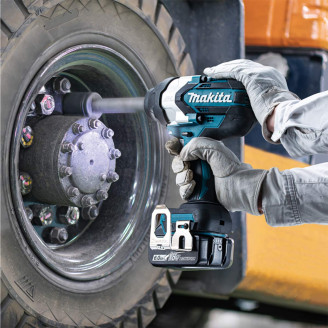 Аккумуляторный ударный гайковерт с удлиненным хвостовиком LXT Makita DTW1005Z (каркас)