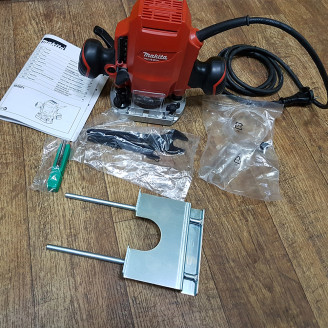 Фрезер MAKITA MT M3601