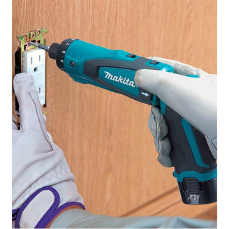 Аккумуляторная шуруповерт Makita 7.2 V, DF012DSE