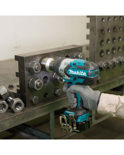 Набір акумуляторного інструменту Makita гайкокрут DTW1002RTJ + ліхтар DEAML003G  - фото 5